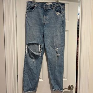 Abercrombie and Fitch the 90s straight denim in medium ripped wash size 32/14